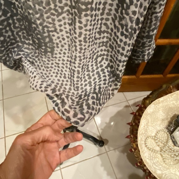 Blouse by A.n.a a new approach size XL grey /white He needed in front semisheer - Picture 8 of 13